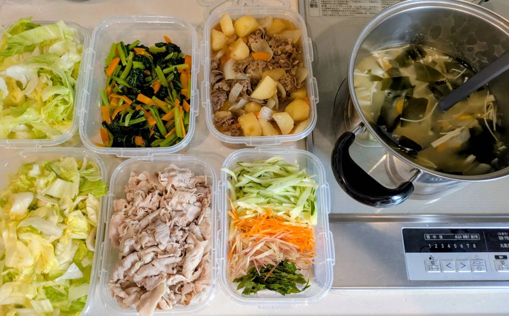 ご家族のお食事作りをサポートする様子